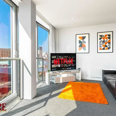 Unique One Bedroom In Centre Apartment *